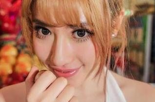 AISS爱丝(钻石版) – 提到水手服，就想到陈雅漫果然言传身教，各种姿势都在挑衅我的审美！