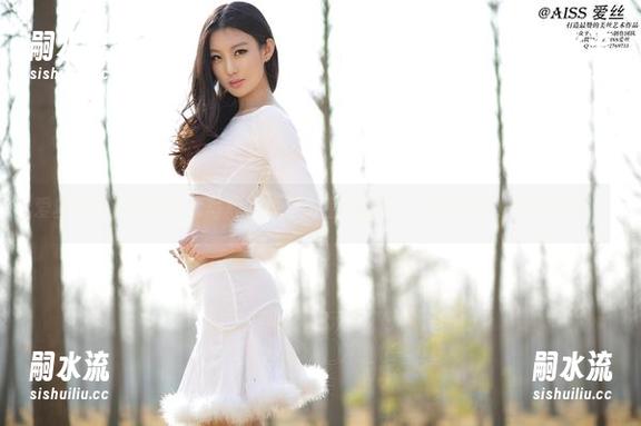 爱丝沉默游戏的全套写真，想象力直逼极限，瞧这剪影，意犹未尽。