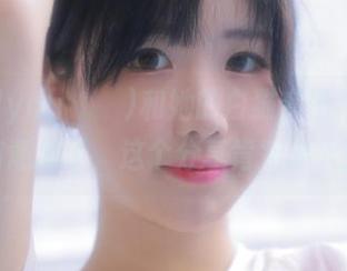 Addielyn(에디린)和她的白猫套图结合得太有意思了，这个分享肯定要火！