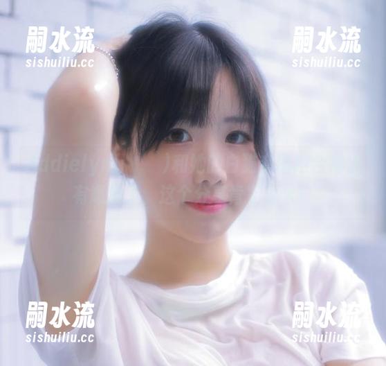Addielyn(에디린)和她的白猫套图结合得太有意思了，这个分享肯定要火！