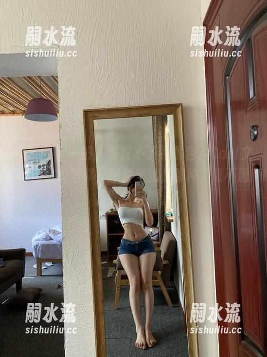 微密圈 - 一般人驾驭不了的黑色，Cool文茜的这组写真，图片里就是那种“毫不逊色”的调调。
