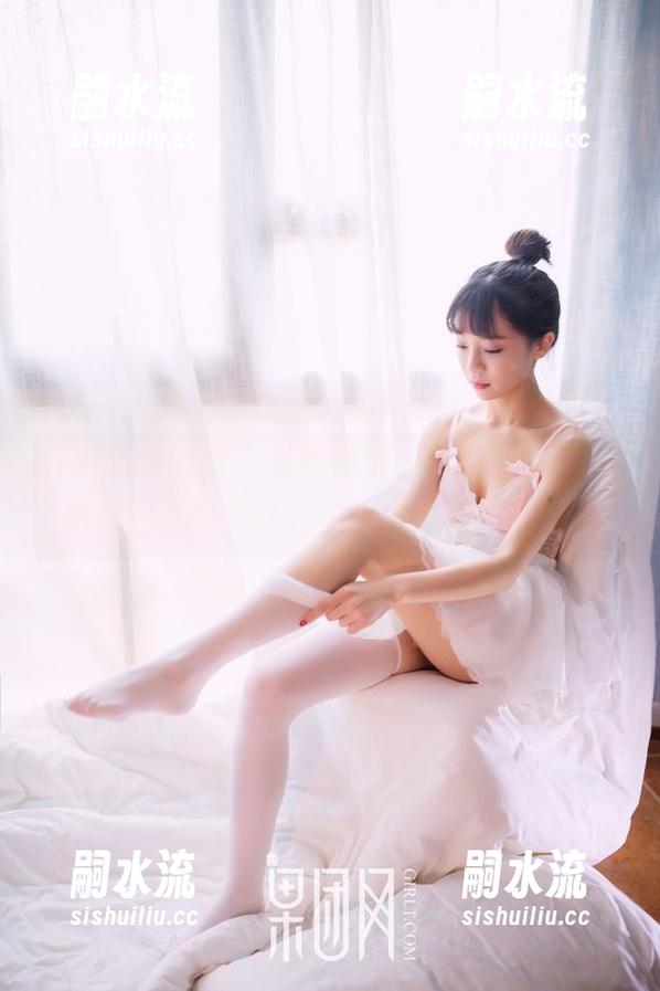 GIRLT果团网 - 有些时候，莫雅淇的JK私拍图包就像是打开了个小秘密的宝箱…