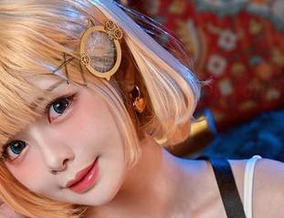 谁能想象Hachi小芭能把NezukoApron再穿出新高度？这照片妙了吧！