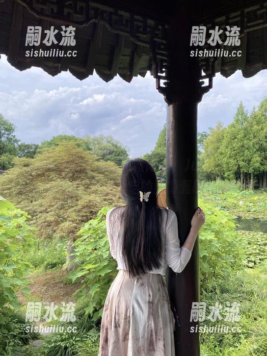 July芝岚 微密圈 - 这套图是硬核陪伴,July芝岚用草地和零食开启的野餐轰趴!