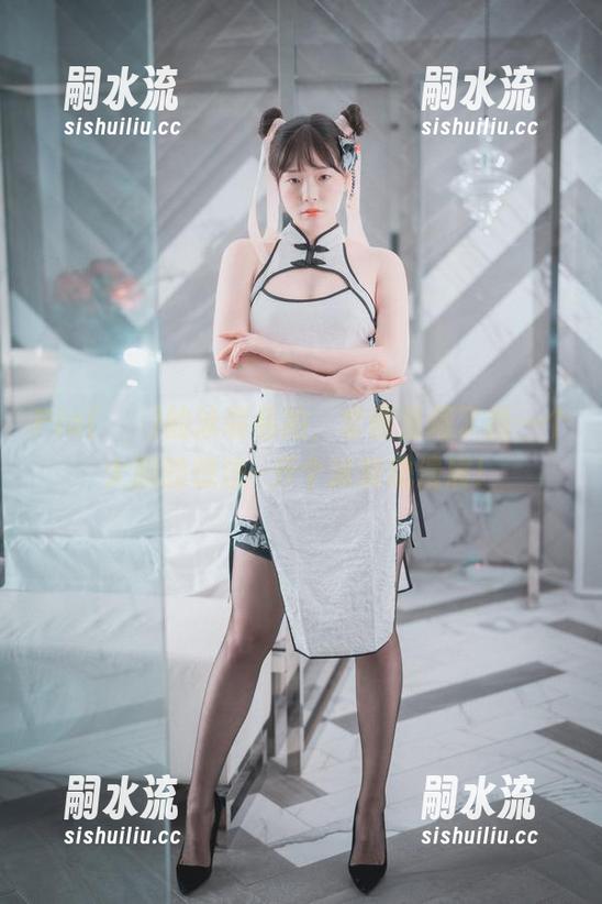 Pia(피아)的泳装私拍，套图里藏了我一个大胆的想法--开个泳装动漫展！