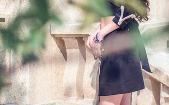 TouTiao头条女神 – 在此安静地欣赏尹菲的泳衣合集，水波荡漾中不经意的美。