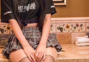 TouTiao头条女神 – 最新的李思彤，毛衣照片一波骚操作，让寒风也没办法抢镜！