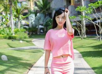 TuiGirl推女郎 – 照片日常：王李丹尼在“温柔”外衣下演绎不羁的灵魂，难道温柔也能是反叛？