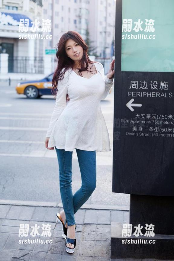 TuiGirl推女郎 - 纯小希自拍全纪录：网盘里的轻松与俏皮