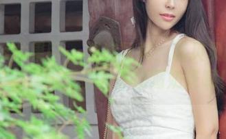 UGirls尤果网 – 精选写真：蒋贝贝的纯白长裙，时刻提醒你别喝奶茶啊！