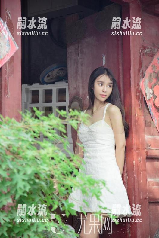 UGirls尤果网 - 精选写真：蒋贝贝的纯白长裙，时刻提醒你别喝奶茶啊！