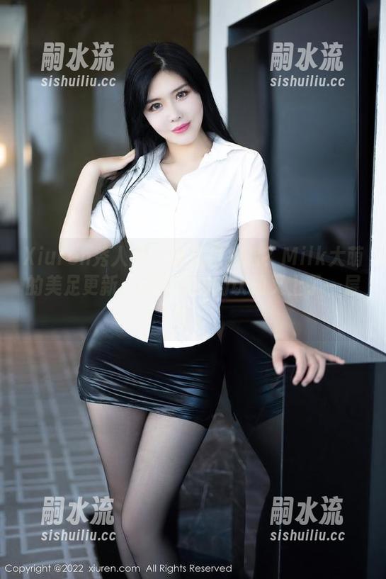 Xiuren秀人网 - 谁说只拍脸？Milk大萌的美足更新，让我对脚的认知又上了一层楼。