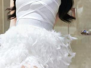 Xiuren秀人网 – yoo优优的白裙写真，看着好像突然进入了另一个时空。
