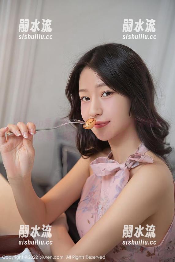 Xiuren秀人网 - 私房心情：刘婷婷的夏日合集，窗外的风好像赞同我。