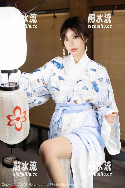 Xiuren秀人网 - 其实水里也有‘妆容’！希雅sia的泳池在线图集开放中，快来潜水吧！