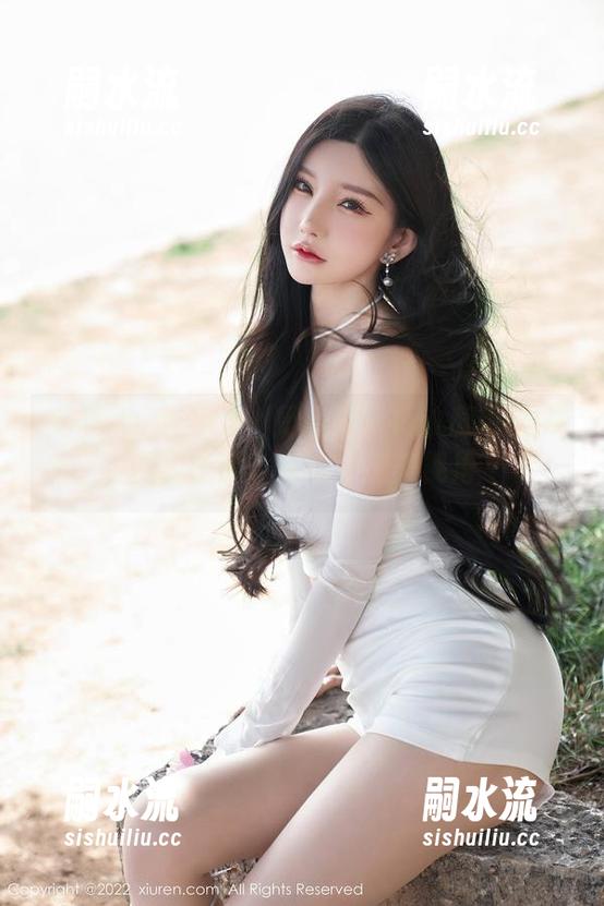Xiuren秀人网 - 是小逗逗勇敢展现美脚，资源打造出你的“完美视角”