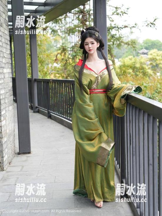 Xiuren秀人网 - 穿上制服的潘娇娇：原图里不敢动，套图里飞散的发丝！