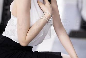 Xiuren秀人网 – 青春的秘密：白白Alina的“美图”合集，来了！