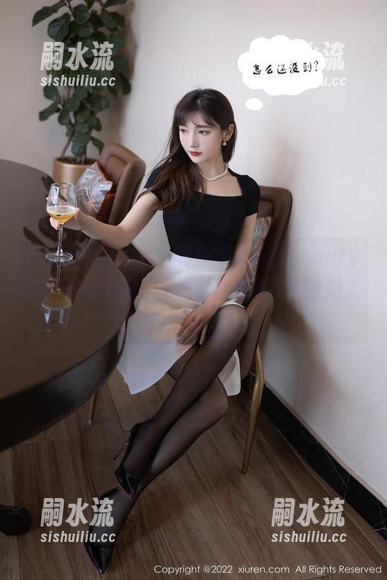Xiuren秀人网 - 真想翻看菲儿beauty的泳装写真集，虽然我知道我不用替她上妆