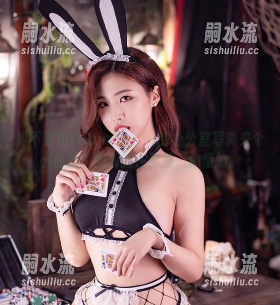 要不要和Yebin(전예빈)的办公室写真来个小私语？图册就在那里，你懂的。