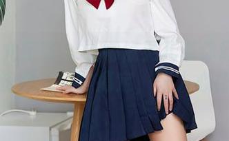 YouMi尤蜜荟 – 让娜依灵儿带你幻游泳池，写真资源一站式搞定，让人心花怒放！