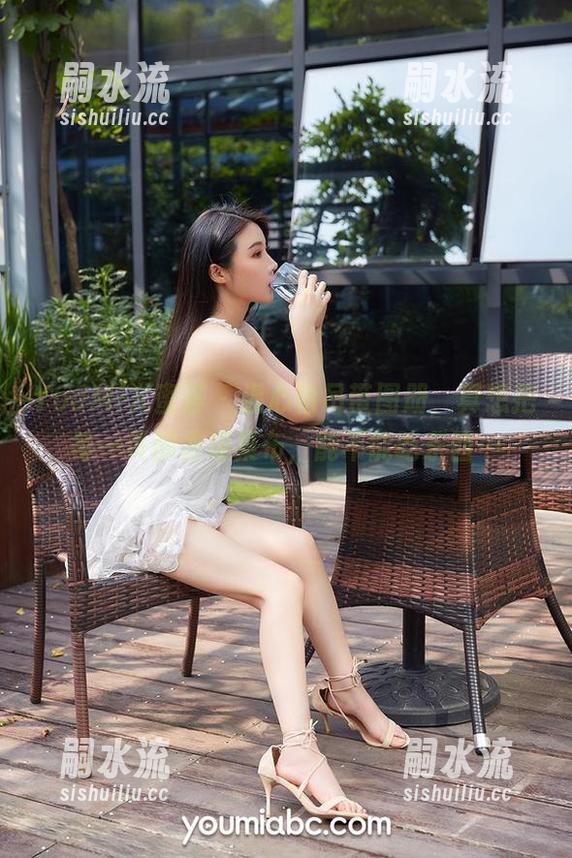 YouMi尤蜜荟 - 温心怡吊带图册，真想把每一页都做成桌布，能不能吃东西…