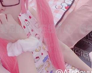 at鲨鱼美足的作品在线开放，悄然流淌的诱惑。