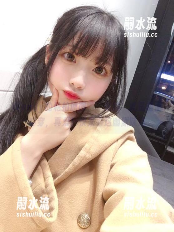 Wendy的私拍原图，‘女孩’就是随便穿穿，真爱！快来看这幽默味道