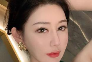 微密圈 – 不爱笑的赛琳的红裙：免费图包让你开眼，拿去吧！
