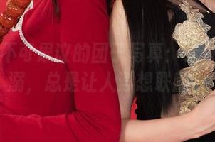丽柜 – 不可思议的团子写真：连体衣与宠溺，总是让人浮想联翩。