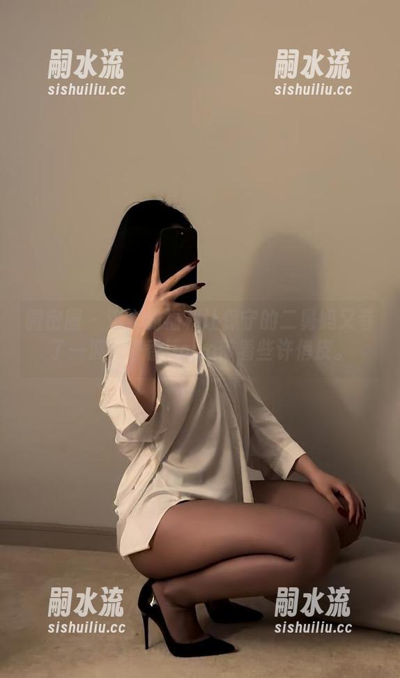 微密圈 - 这次的福利让保守的二舅妈又卷了一波，香香jiojio带着些许俏皮。