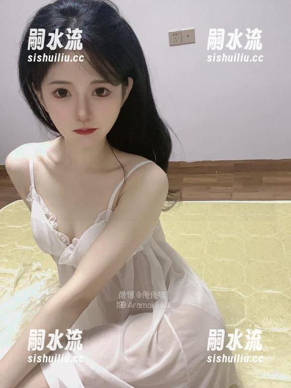 谁能抵挡倦倦喵的JK书包诱惑？当下载与写真交错