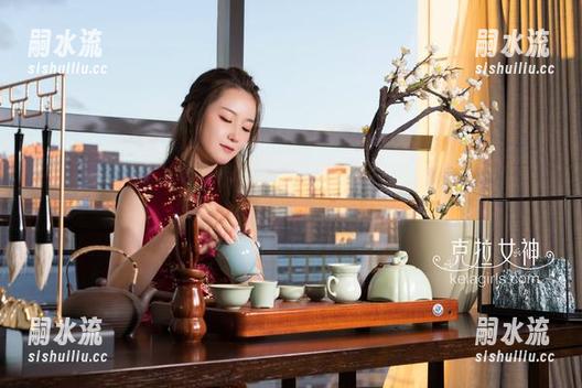 克拉女神 - 套图里吕佳的“甜心”，让人每一眼都带着期待，不过资源里的小细节更有味道？