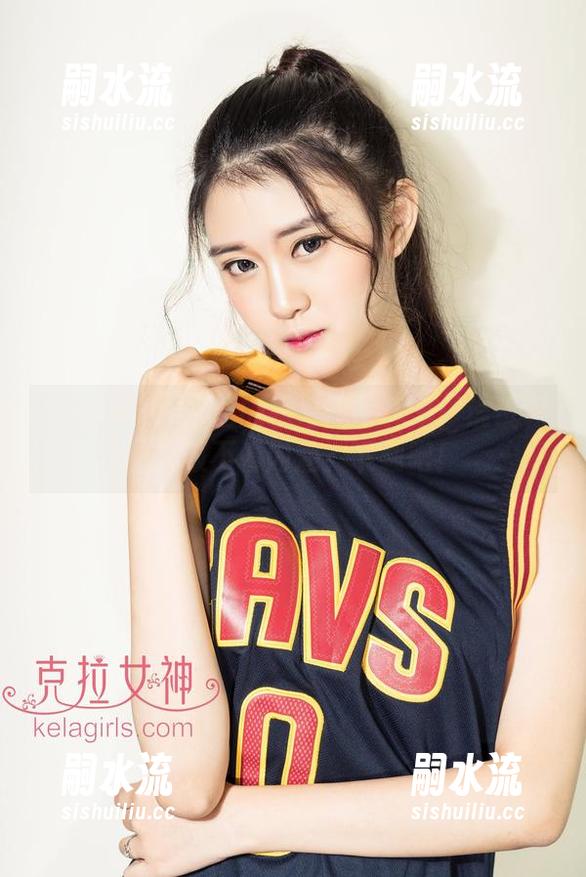 克拉女神 - 忆之的裤里丝写真集：谁说只看衣服不看内涵？下载吧！