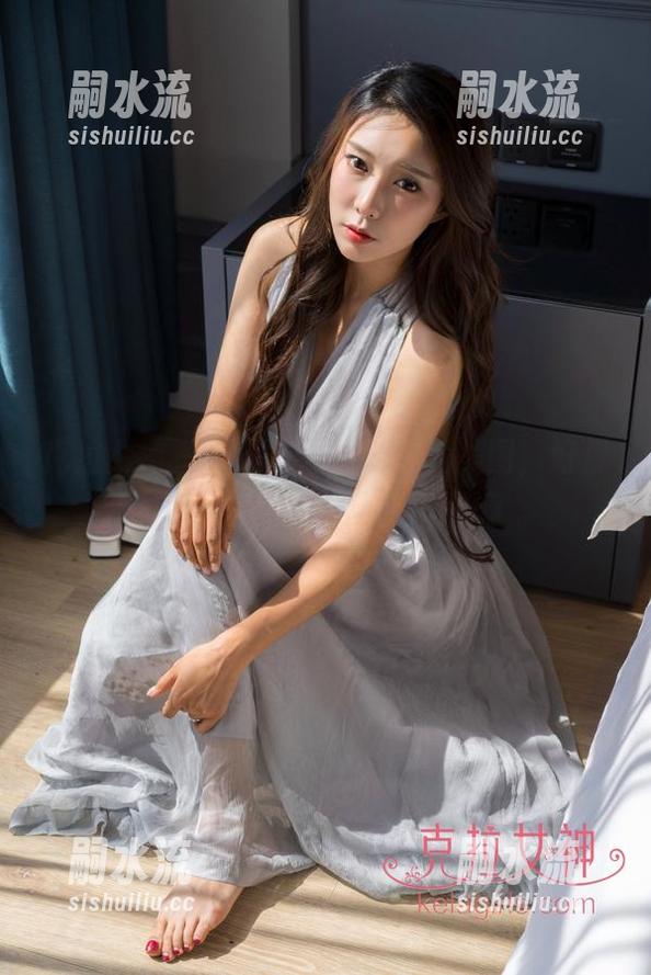 克拉女神 - 黑丝与汤怡，在线美图，好像不知不觉就被那种优雅吸引了。