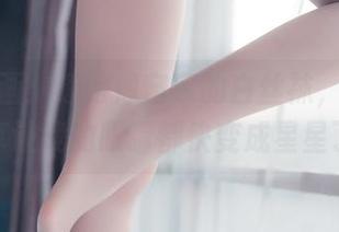兔玩映画：透得像窗帘的白丝袜，的美图分享让我的眼睛都快变成星星了！