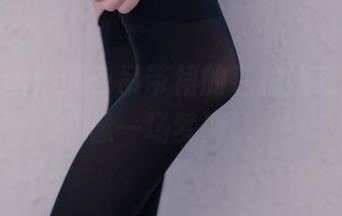 兔玩映画：红色吊带裙的私拍嬉戏，图包像一场梦游。