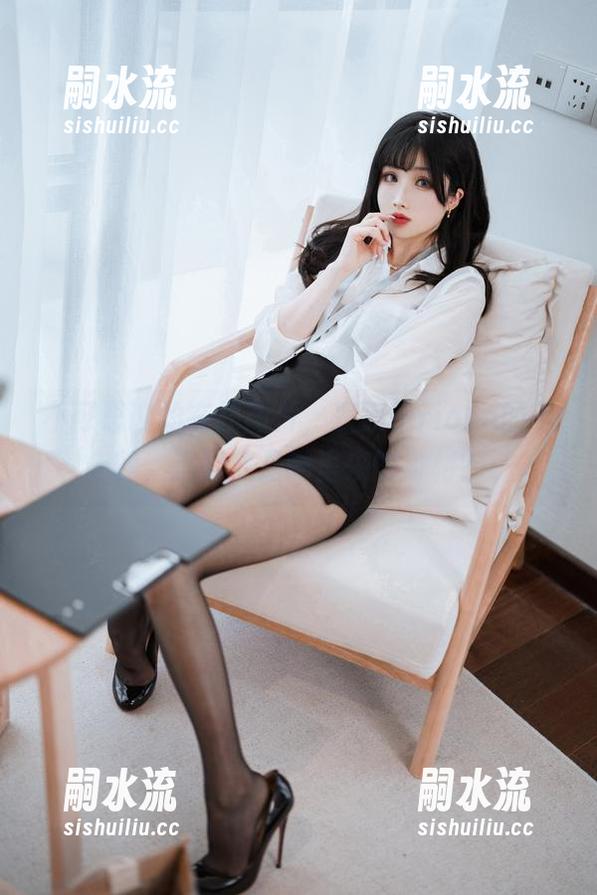 不可思议的在线图片，凉凉子rioko的申鹤，这到底是哪里来的身材？