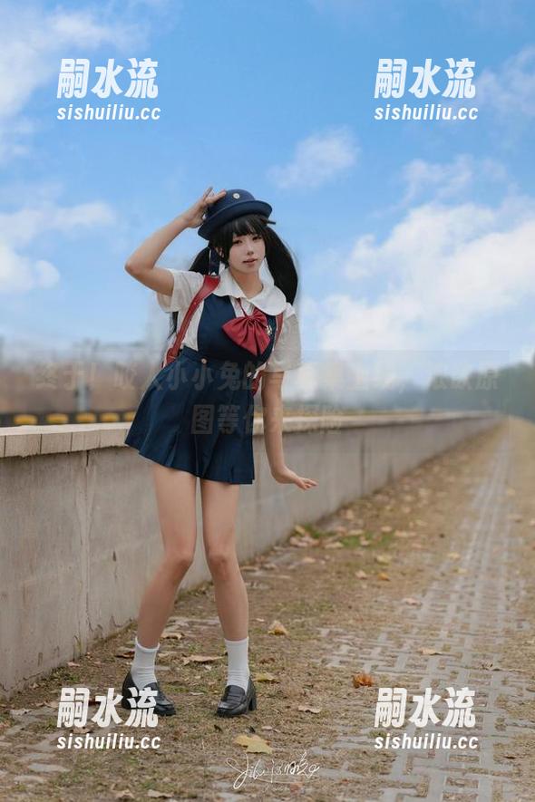 终于！咬人小小兔的写真集上线，浓欲原图等你来探险
