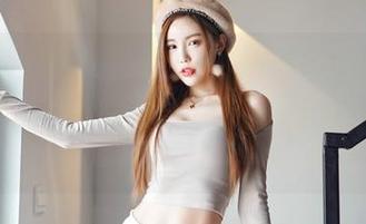 嗲囡囡 – 看着看着，水手服的Emily尹菲渐渐让我忘却尘世，原图也是一种魔法吧！