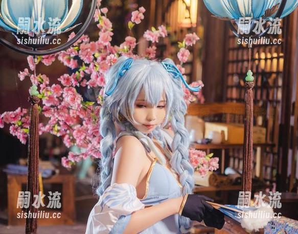 有一种墨玉M的粉色写真像春天的晨露，湿润又恍惚