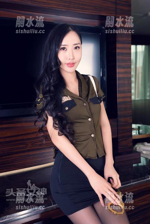 头条女神-小热巴 头条女神 - 小热巴私房写真:镂空就像打开了一扇窗,外面啥也没有!