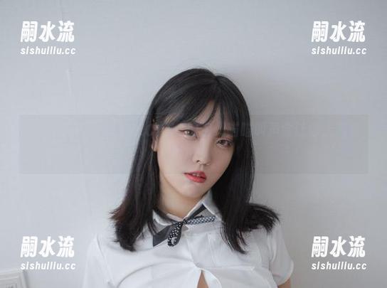下载宋哈娜的BLUECAKE图包，喵喵叫声会让你上瘾哦！