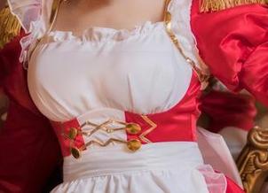 NIKKE胜利女神海伦娜：看封疆疆v在图片中搞事情