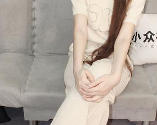 小众视觉 – 在这组彤彤的女仆写真里，高清赋予了每个动作新的可能。