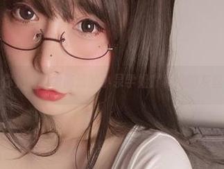 嗨，你见过较为高清的小泉学姐吖和她的灰丝吗？