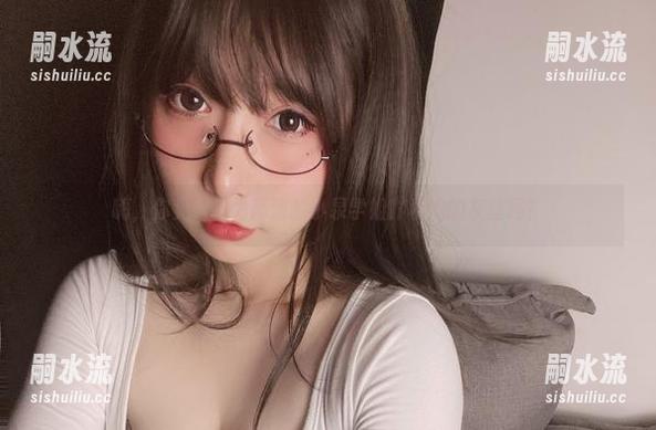 嗨，你见过较为高清的小泉学姐吖和她的灰丝吗？