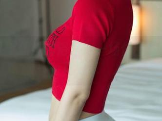 尤果网 – 仙妮的浴室：一场偷偷摸摸的写真分享