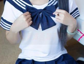 尤果网 – 这位学姐的写真：李焱，你是把课堂开成画展了吗？