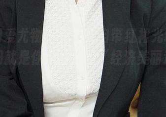 尤果网爱尤物 – 赵伊彤自带红裙光环，免费图册就是你我最好的“经济美丽选择”！